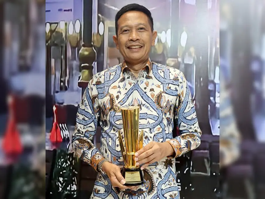 Pj Wali Kota Malang Wahyu Hidayat Terima Predikat Kota Terbaik  dari Presiden Joko Widodo