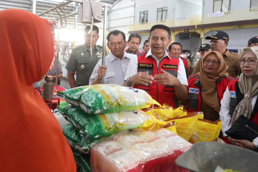 Wahyu Hidayat Pimpin TPID Sidak Ketersediaan dan Stabilitas Harga Bahan Pokok Menjelang Waisak 2024
