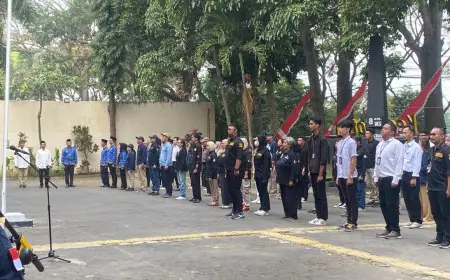 Momentum HUT RI Ke-79, BAWASLU Kota Malang Selenggarakan Upacara Bendera