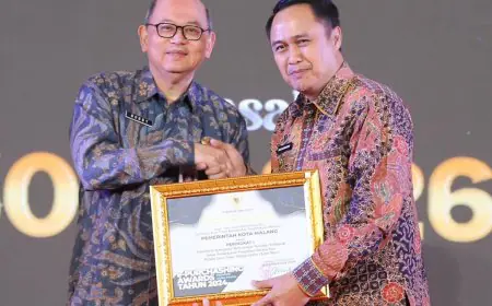 PJ Wali Kota Malang Terima Penghargaan Dalam Ajang e-Purchasing Awards Tahun 2024 Provinsi Jawa Timur
