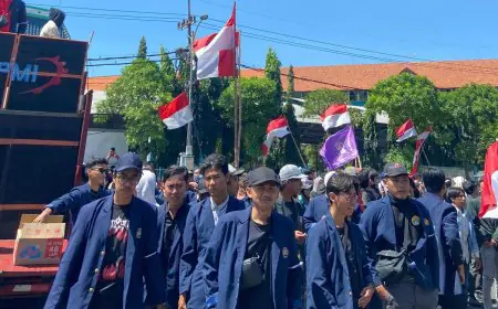 BEM Unesa geruduk Gedung DPRD Jawa Timur