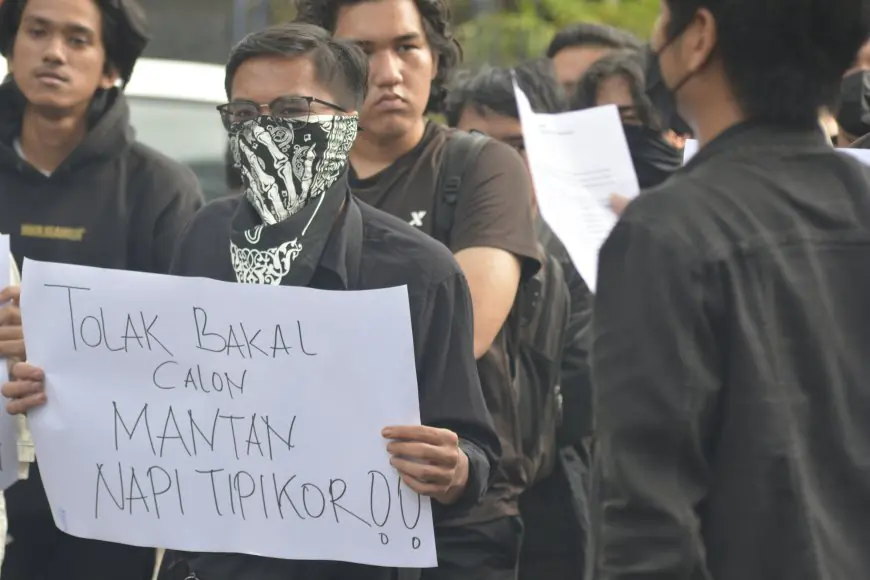 Pencalonan M. Anton Mantan Napi Koruptor Disoal Mahasiswa