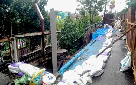 Trotoar Jembatan Embong Brantas Ambrol, puluhan Rumah di Kampung Warna-Warni Malang Tertimbun Longsor
