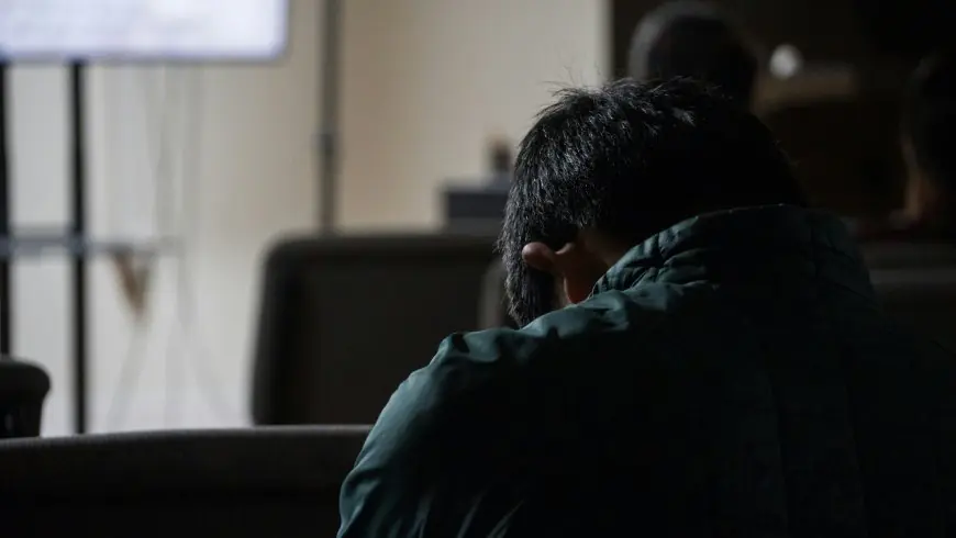 Krisis Emosi di Era Digital: Mengapa Generasi Muda Kian Mudah Cemas dan Impulsif