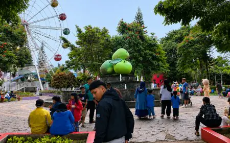 Murah, Sejuk, dan Selalu Ramai: Kenapa Alun-Alun Kota Batu Masih Sulit Tergantikan?