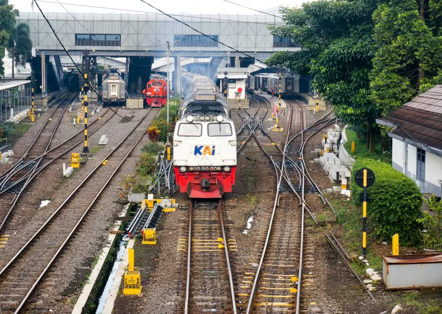 Di Balik Padatnya Jalur Rel Malang, KAI Percepat Penataan 20 Titik Perlintasan