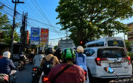 Menunggu Janji Potongan 8 Persen, Driver Ojol Malang Bertahan di Tengah Sepinya Order