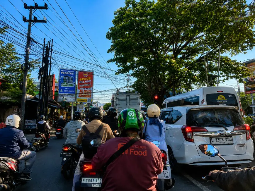 Menunggu Janji Potongan 8 Persen, Driver Ojol Malang Bertahan di Tengah Sepinya Order
