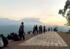 Paralayang Batu Tetap Ramai di Hari Kerja, Mulai Harga Tiket hingga Sunset Jadi Daya Tariknya