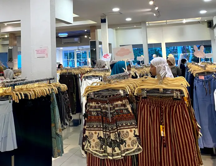Tren Fashion Bergeser, Kenyamanan Kini Jadi Pertimbangan Utama Saat Belanja Pakaian