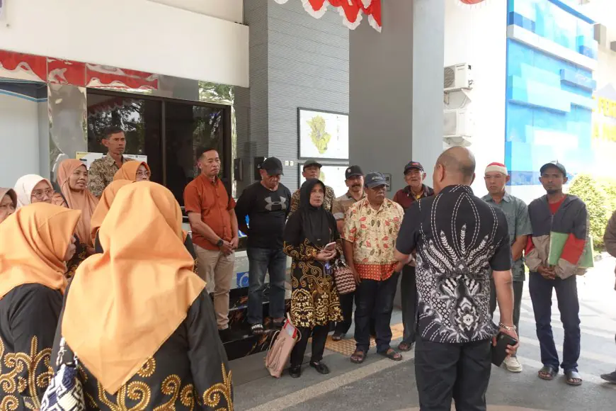 Sengketa Lahan Ciptomulyo, Warga  Ramai - Ramai Datangi Kantor BPN Malang Minta Ukur Ulang